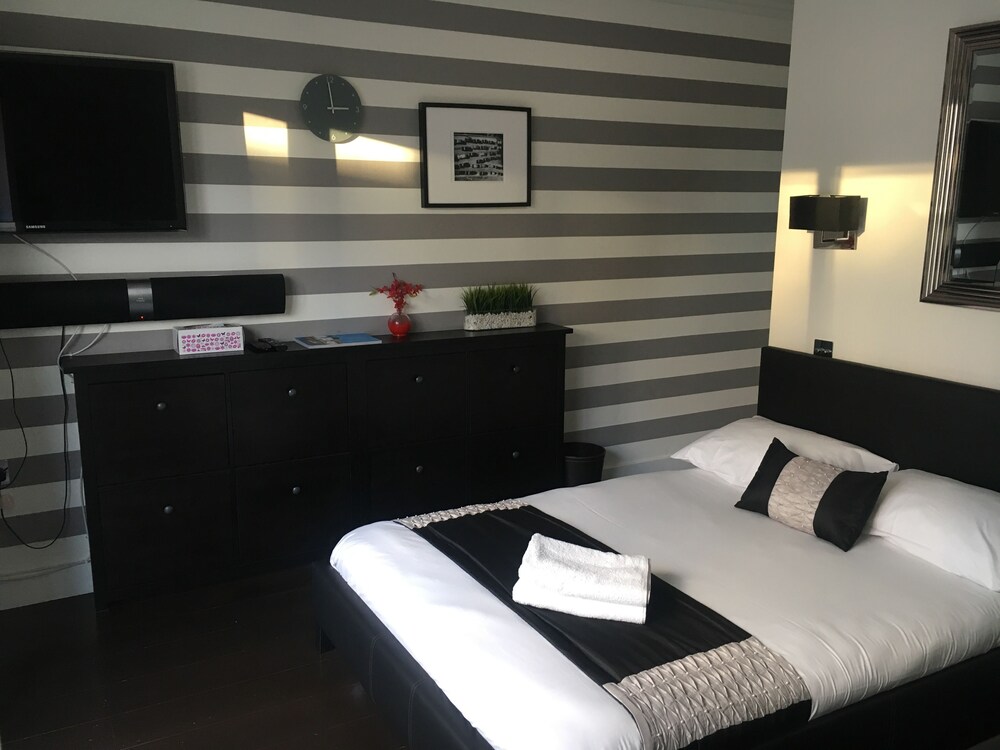 Islington Serviced Rooms And Apartments London 2019 Hotel Prices Staircase Featured Image