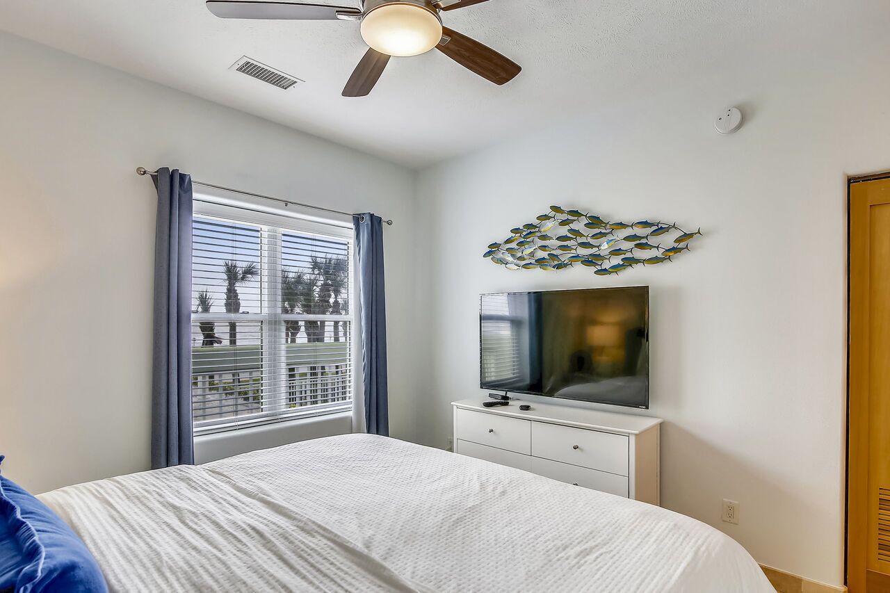 Ocean Grove 301-Greta House terrific views from living room and balcony! in Galveston, United States