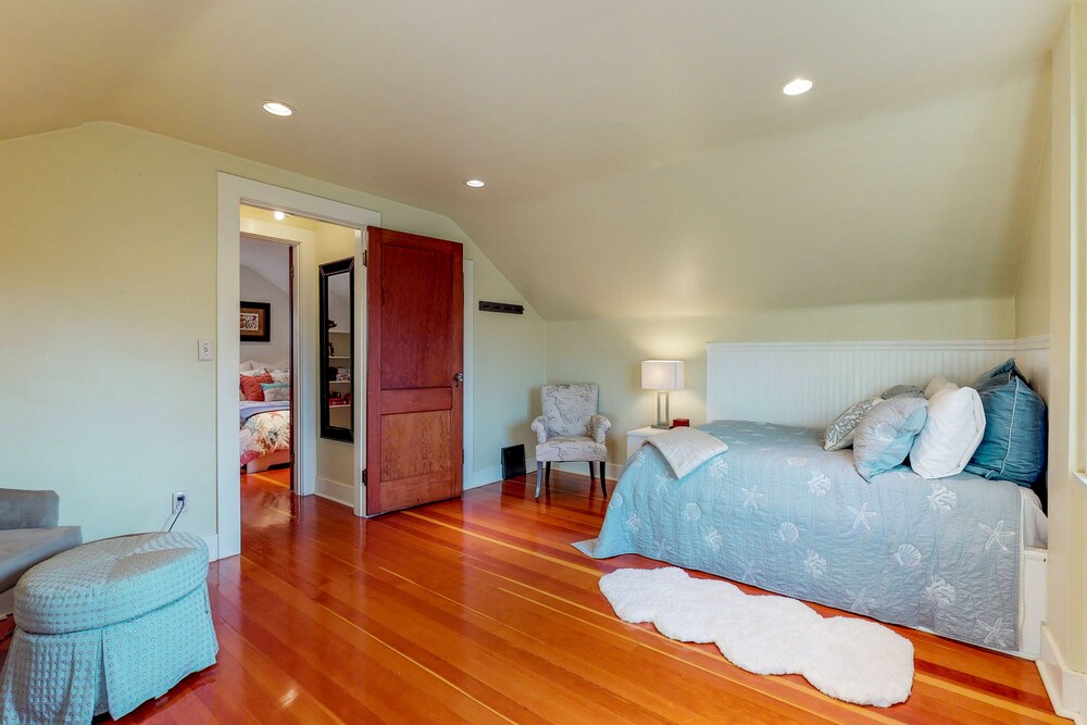 Gorgeous Tudor Style Home W Updated Interiors Views Of Nearby Gorgeous Tudor Style Home W Updated Interiors Views Of Nearby Green Lake In Seattle Hotel Rates Reviews On Orbitz