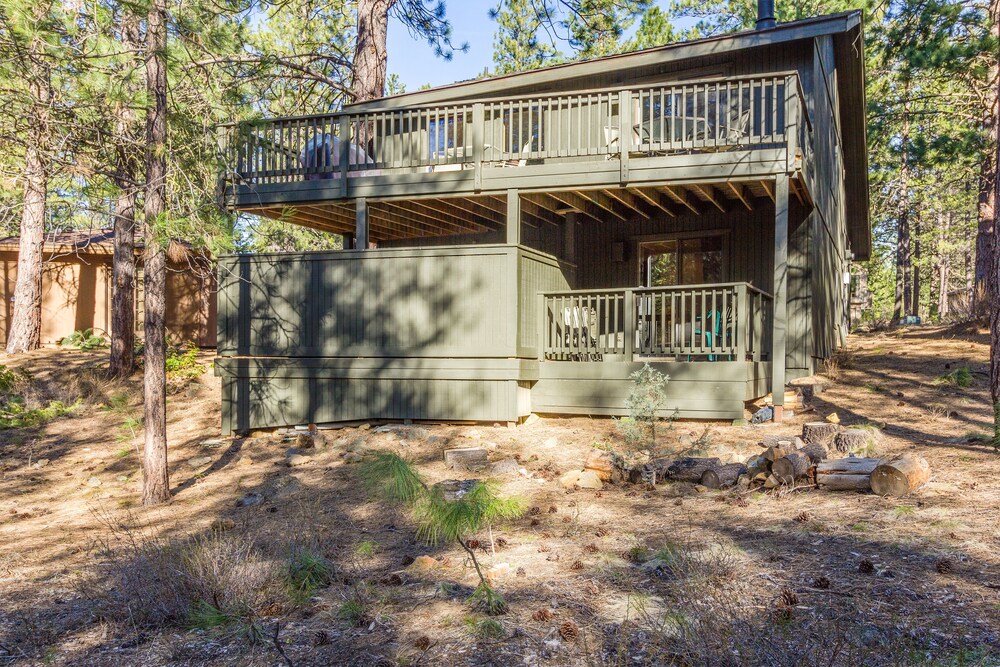 Large Deck Overlooking Wooded Setting, Walk to Village & Starbucks -  COYO019