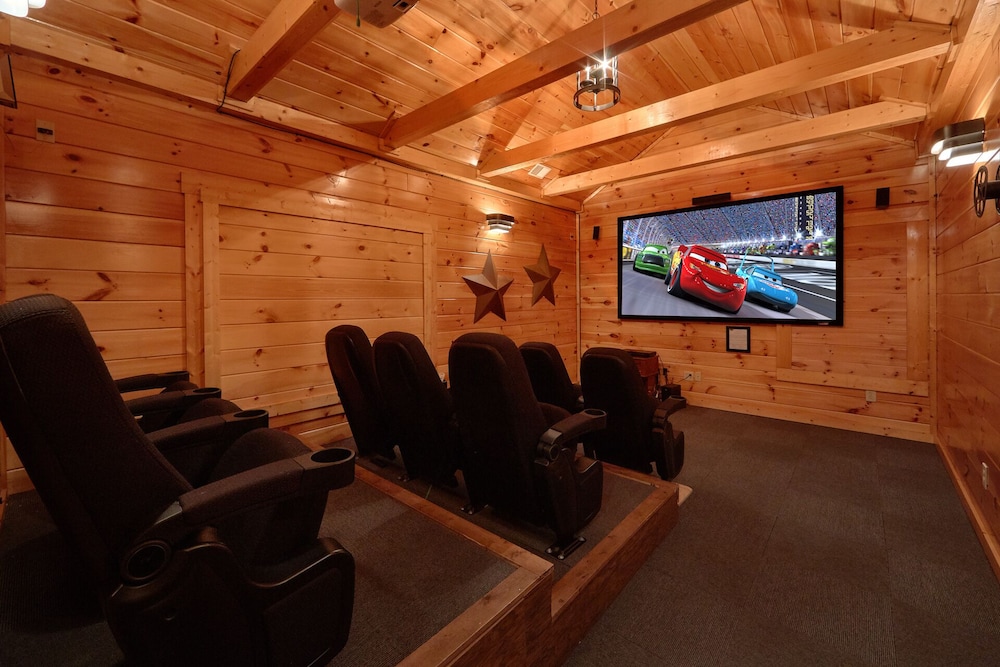 5 Bedroom Gatlinbug Cabin with Home Theater Room - 9 Foot Theater Screen