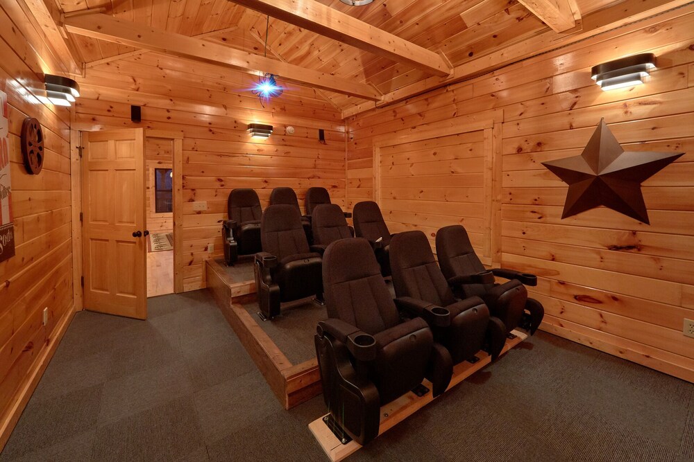 5 Bedroom Gatlinbug Cabin with Home Theater Room - 9 Foot Theater Screen