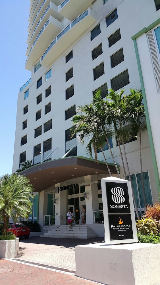 Coconut Grove: Renovated 10th Fl private unit -Parking Included