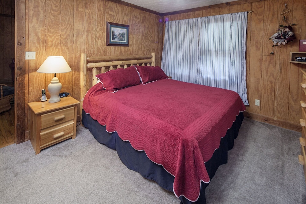 ER31 Grandma And Granpaws Place Great Location Close to Parkway