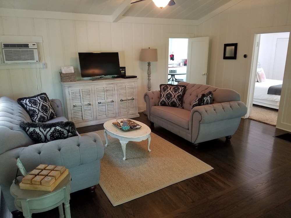 Wine Country Cottage in beautiful Sonoma Fetters Hot SpringsAgua