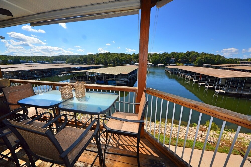 Central Osage Beach Ledges Condo Quiet Cove Boat Slip Wi Fi 7th Featured Image