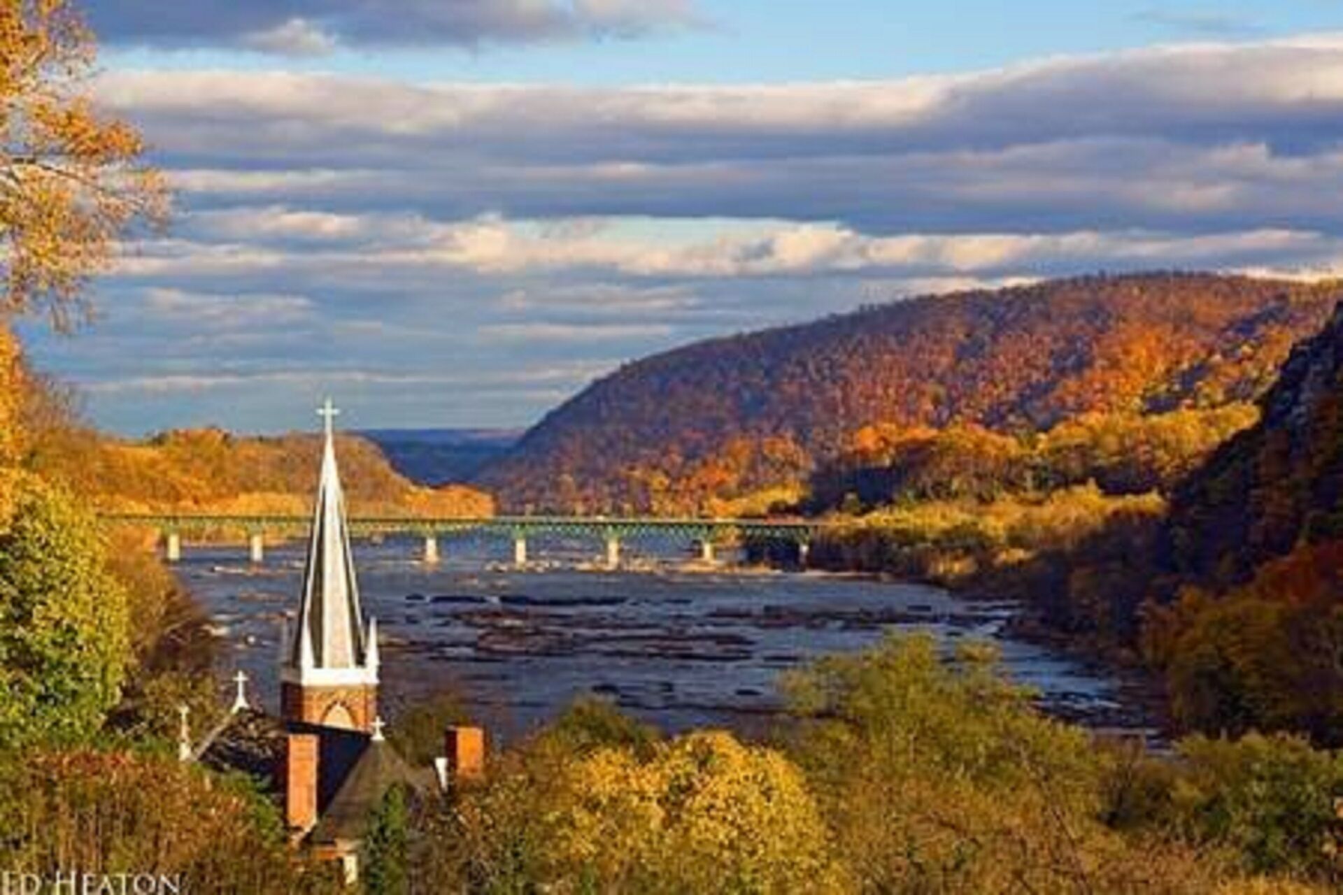 Walk to Potomac River and downtown Harpers Ferry in Frederick, United States