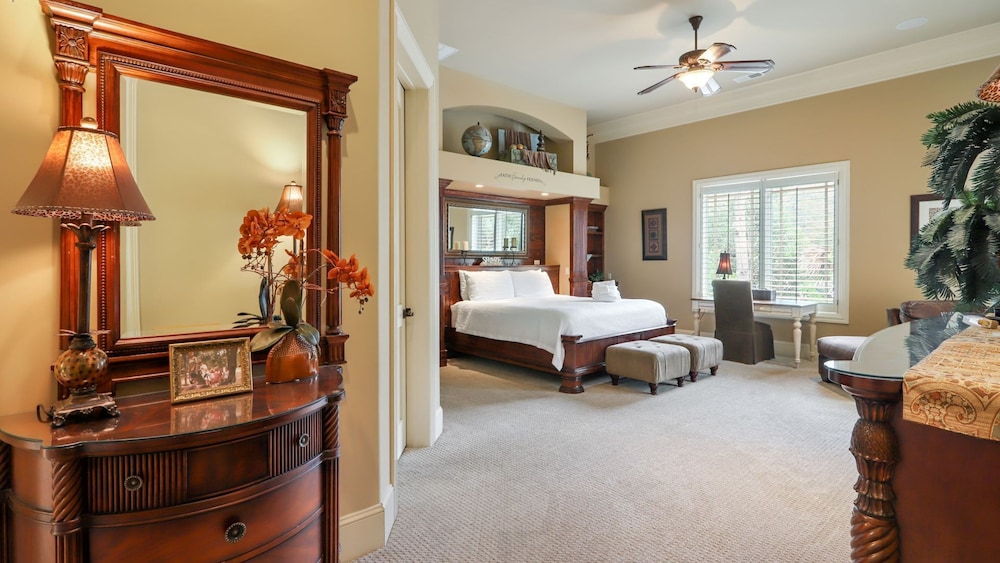 23 Pelican Last Minute Cancellation Discounted Rate Quick Walk to