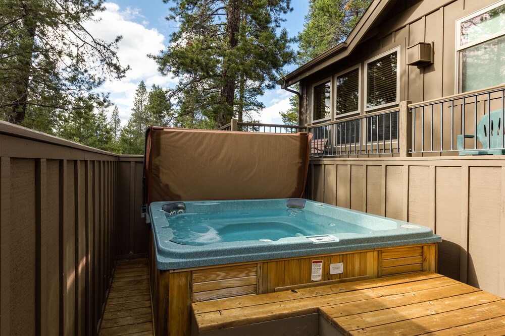 Stunning Luxury Home, 5 Bedrooms, Wrap-Around Golf Course Views - BIGL18