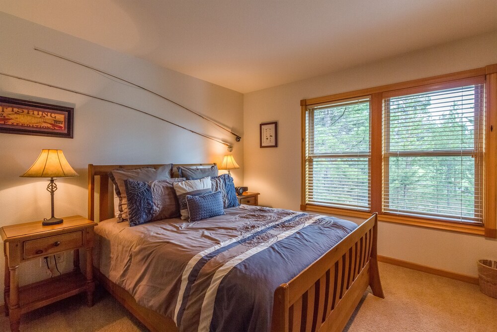 Stunning Luxury Home, 5 Bedrooms, Wrap-Around Golf Course Views - BIGL18