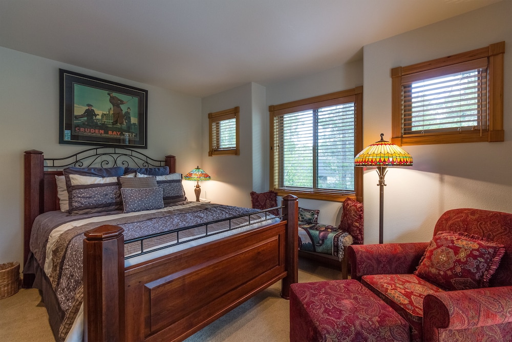 Stunning Luxury Home, 5 Bedrooms, Wrap-Around Golf Course Views - BIGL18