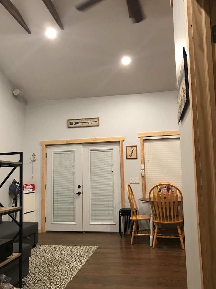 Charming Lake Keowee Retreat, 16 miles from Clemson! Pickens County