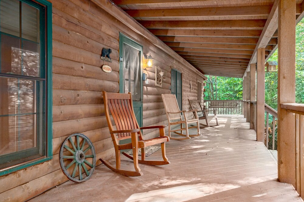 Bears Den Close To Downtown Fireplace Hot Tub Wifi Pet Friendly
