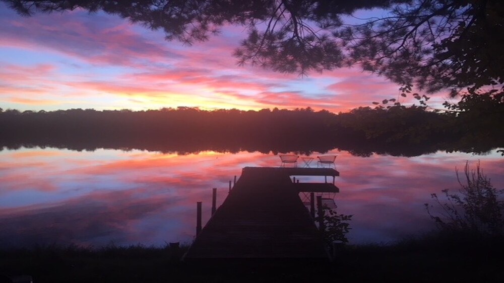 Relaxing Cabin Located On A Sandy Bottom Crystal Clear Lake. in Waupaca