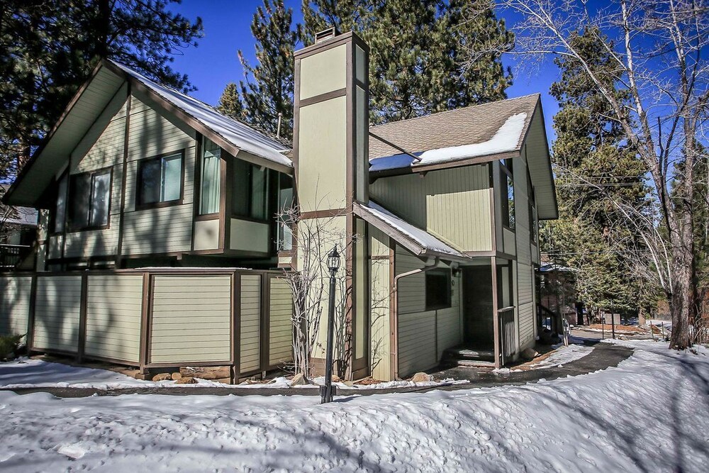 Snow Summit Adventure Equipped Cozy 2 Br Ski Condo In Big Bear