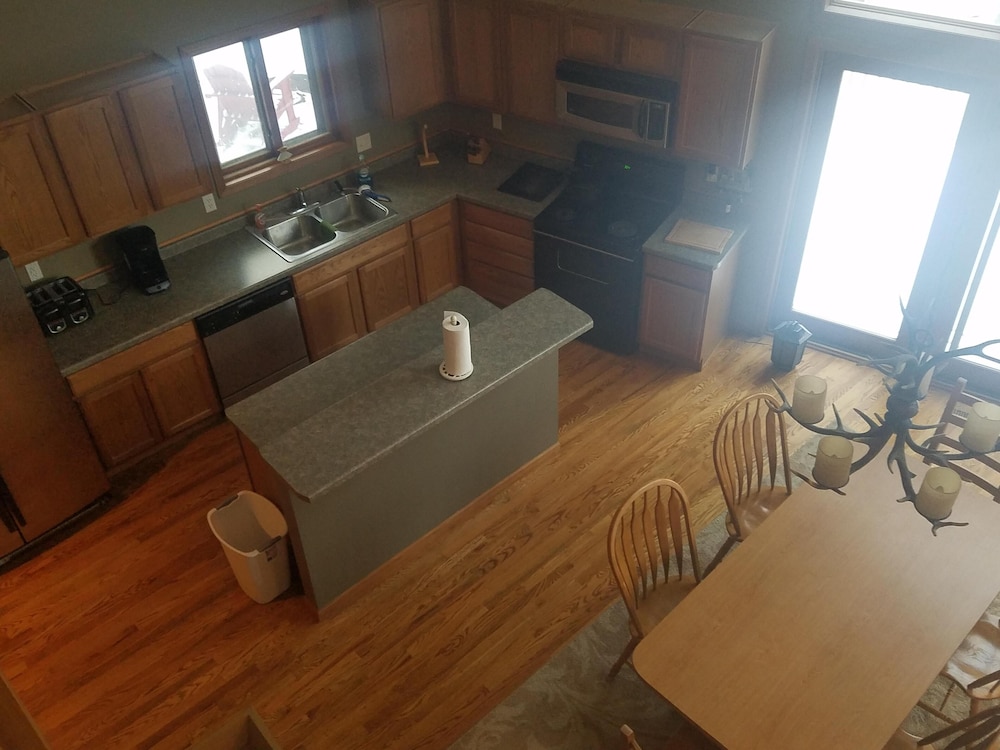 Beautiful Waterfront Home on Lake Petenwell, close to Wisc Dells and