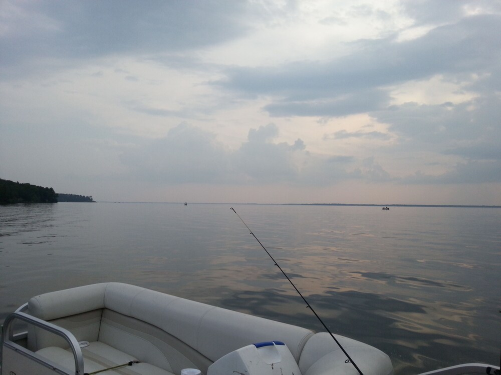 Beautiful Waterfront Home On Lake Petenwell, Close To Wisc Dells And