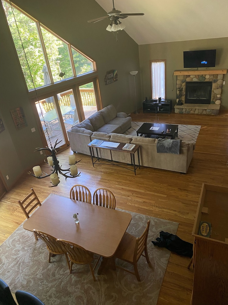 Beautiful Waterfront Home On Lake Petenwell, Close To Wisc Dells And