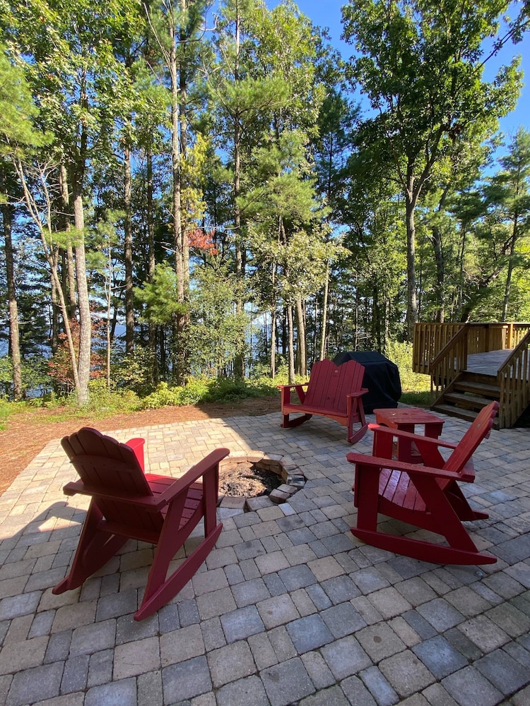 Beautiful Waterfront Home on Lake Petenwell, close to Wisc Dells and