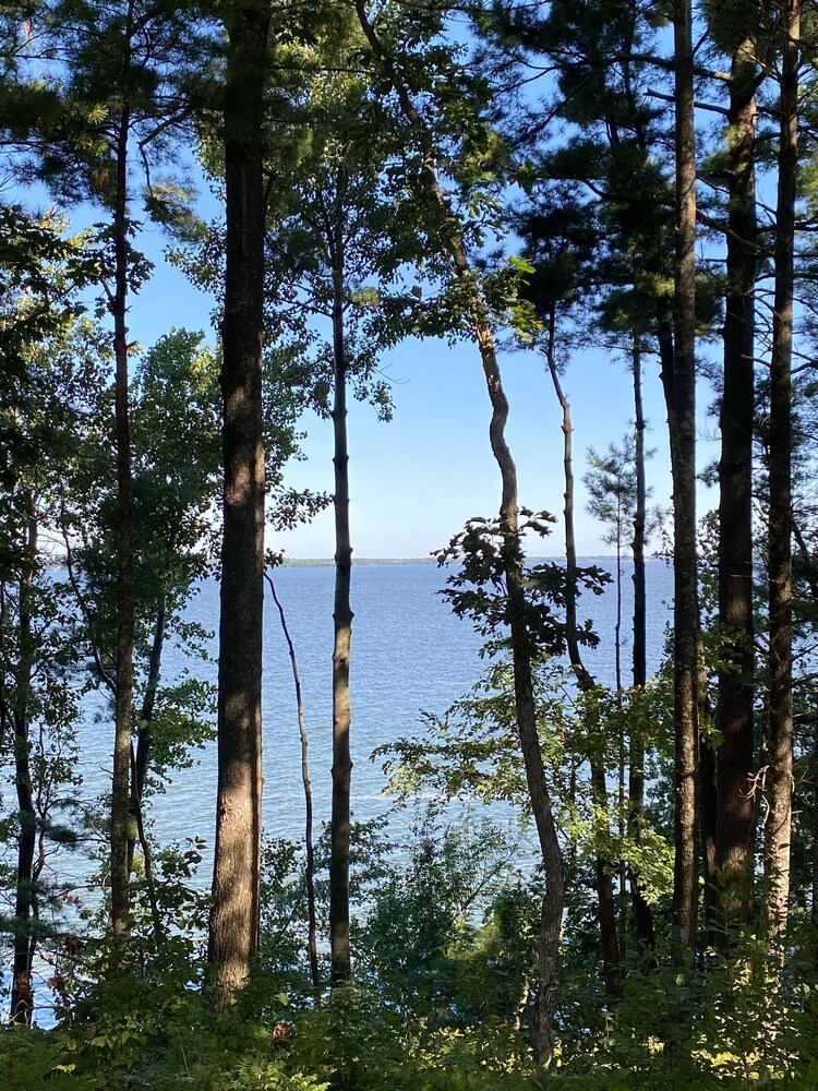 Beautiful Waterfront Home on Lake Petenwell, close to Wisc Dells and