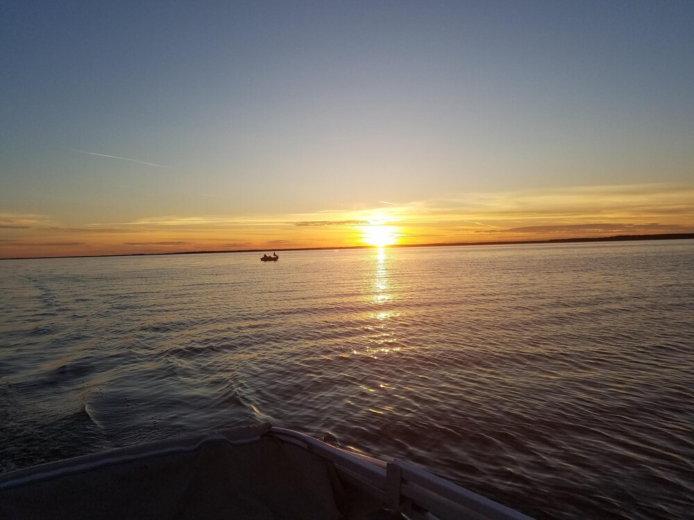 Beautiful Waterfront Home on Lake Petenwell, close to Wisc Dells and Sand Valley in Arkdale