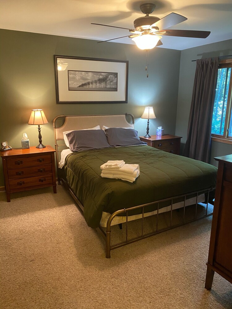 Beautiful Waterfront Home On Lake Petenwell, Close To Wisc Dells And