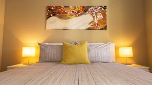 2 bedrooms, Egyptian cotton sheets, premium bedding, down comforters