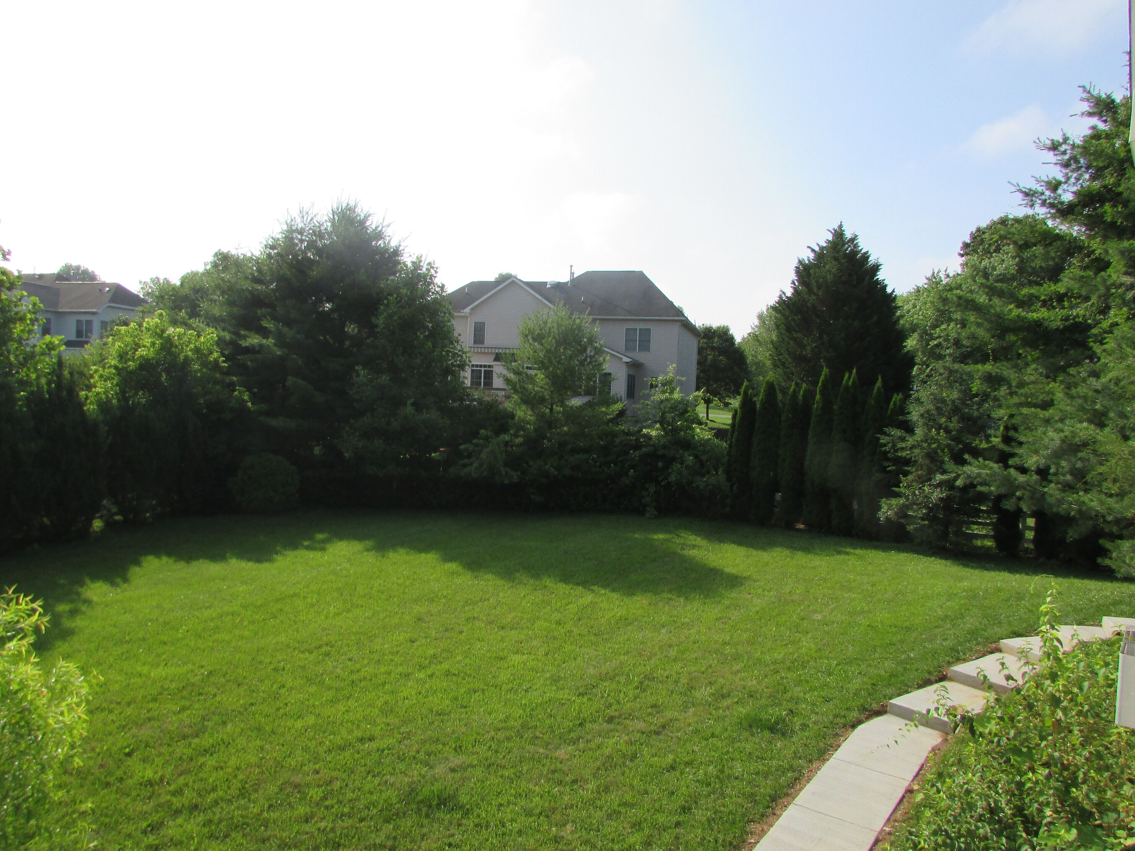 First Level of House, 2 Bed Spacious, Walkout Door ,bright Garden View in Bethesda, United States