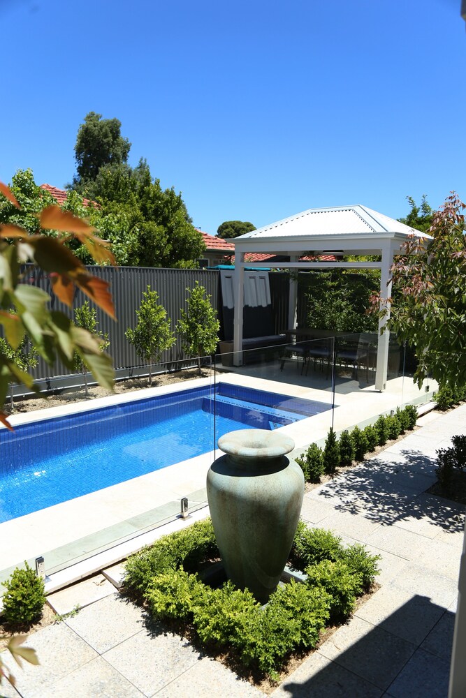 Hollidge House Apartments