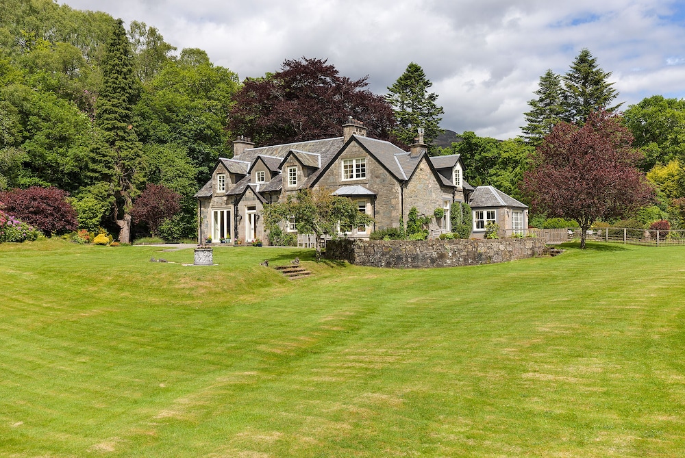 Unique Scottish Country House In Trossachs National Park Loch Lomond Featured Image
