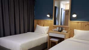 Premium bedding, in-room safe, individually decorated