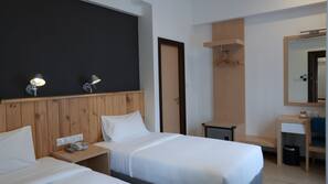 Premium bedding, in-room safe, individually decorated