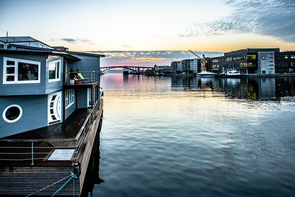 floating house bergen 2019