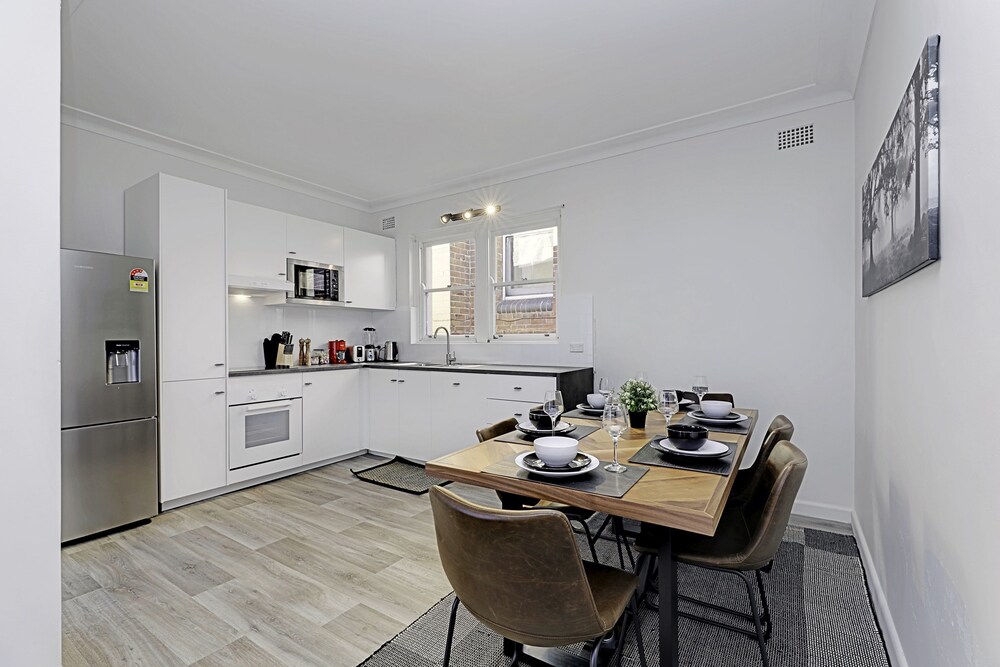 4 BR Apartment Short Walk to Bondi Beach