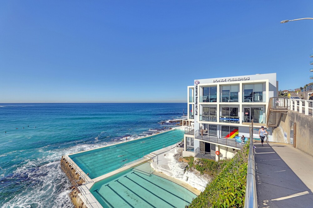 4 BR Apartment Short Walk to Bondi Beach