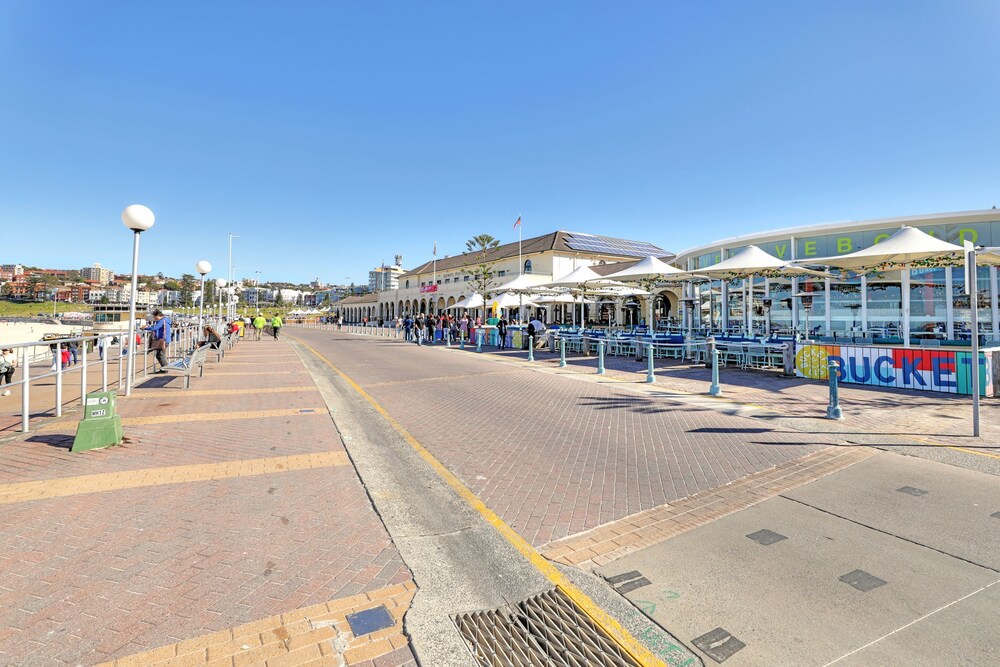 4 BR Apartment Short Walk to Bondi Beach