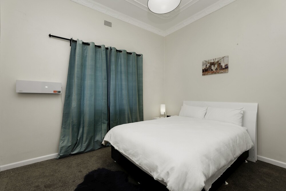 4 BR Apartment Short Walk to Bondi Beach