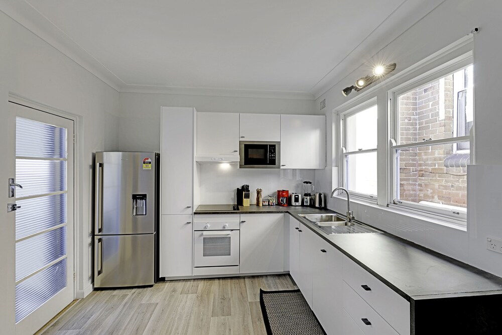 4 BR Apartment Short Walk to Bondi Beach