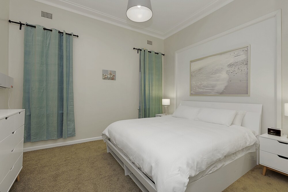 4 BR Apartment Short Walk to Bondi Beach