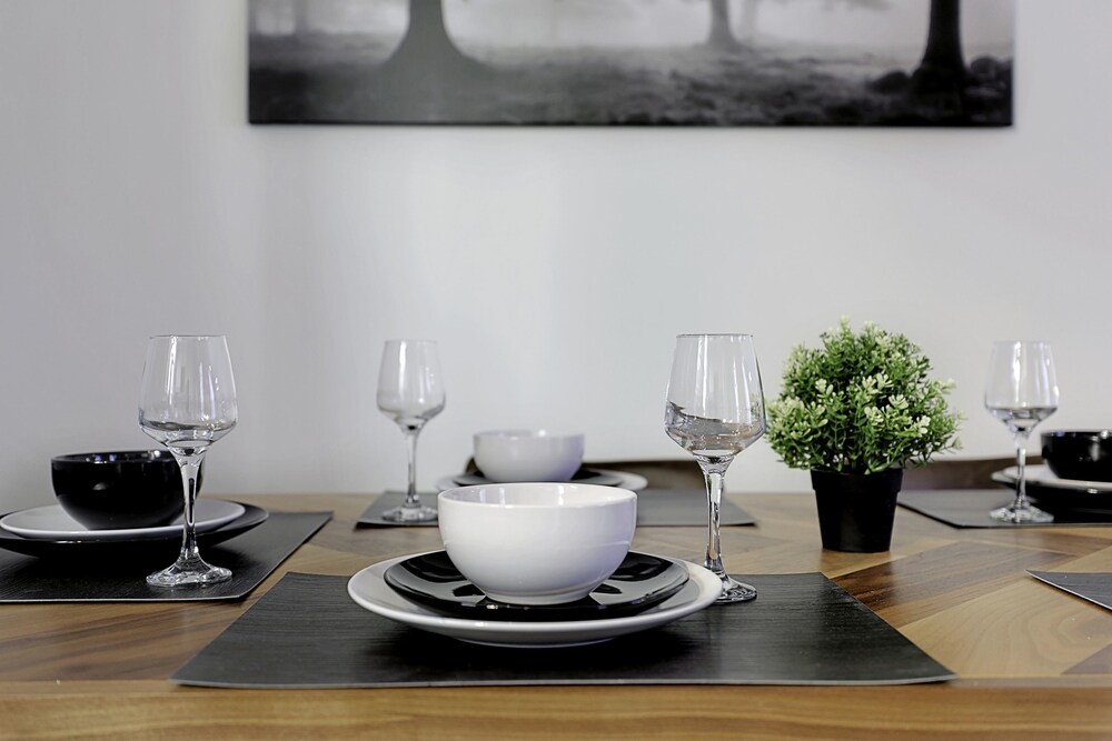4 BR Apartment Short Walk to Bondi Beach