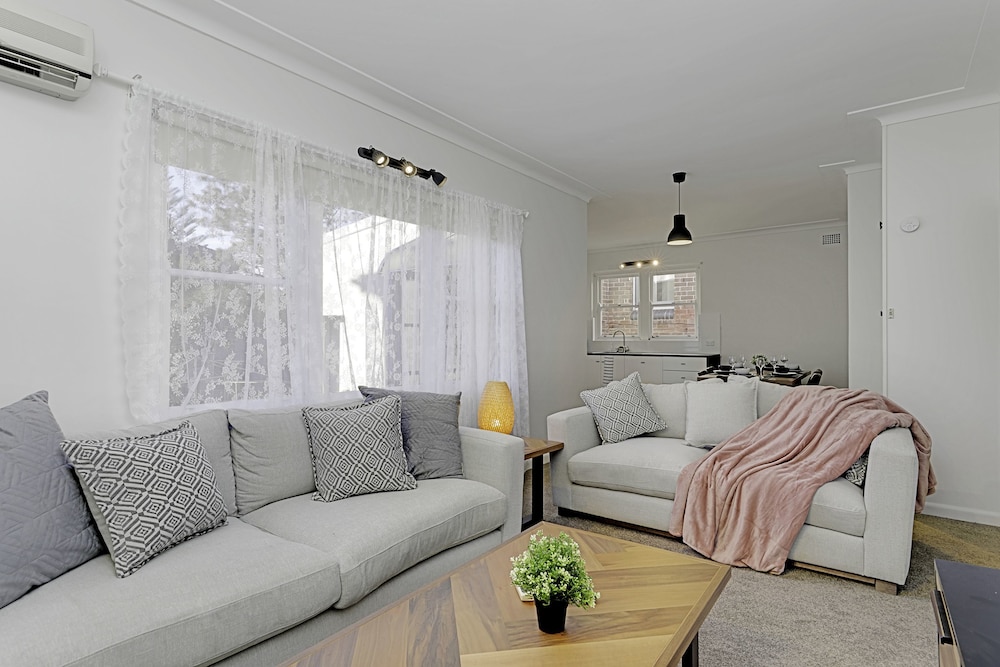 4 BR Apartment Short Walk to Bondi Beach