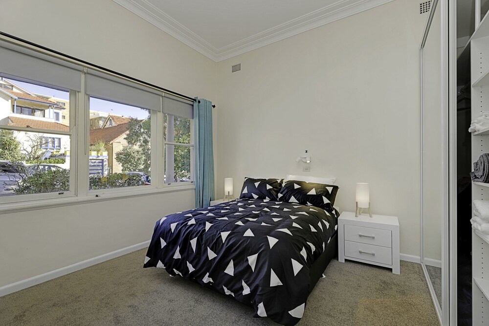4 BR Apartment Short Walk to Bondi Beach