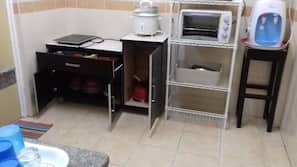 Full-size fridge, electric kettle, cookware/dishes/utensils