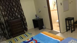 3 bedrooms, desk, iron/ironing board, linens