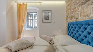1 bedroom, premium bedding, in-room safe, desk