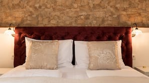 1 bedroom, premium bedding, in-room safe, desk