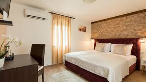 1 bedroom, premium bedding, in-room safe, desk