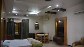 In-room safe, free WiFi