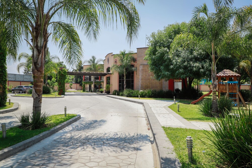 Hotel Ejecutivo Aeropuerto Morelia in Alvaro Obregon Best Rates