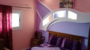 1 bedroom, blackout drapes, iron/ironing board, free WiFi